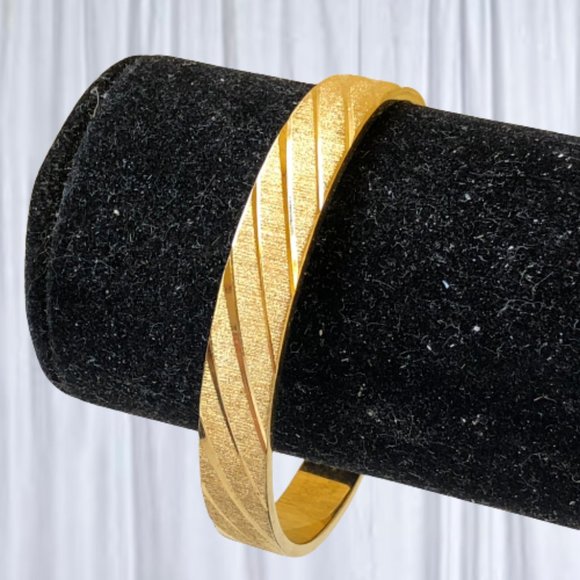 Monet Vintage Bangle Bracelet Gold Plated Metal Etched Brushed - Picture 9 of 10